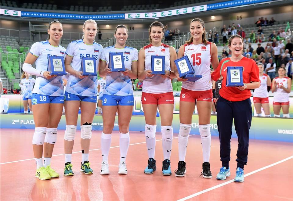 Saša Planinšec - najboljša blokerka SP, Eva Mori - najboljša podajalka SP in Iza Mlakar - najboljša korektorica SP (SLO)